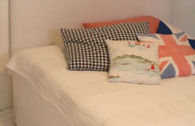 Next challenge : a stylish bedroom / Prochain chantier : une chambre digne de ce nom