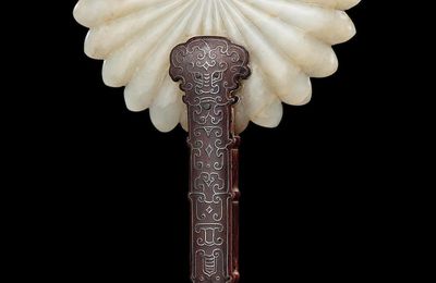 A rare Imperial inscribed pale green jade chrysanthemum-head incense fan, Qianlong period (1736-1795)