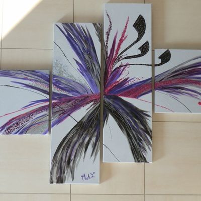 Feu d'artifice violet quadruple