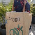 Sac cabas réalisé dans une toile de sac à café recyclé - sac de plage - anses cuir - réversible - modèle unique