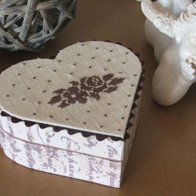 Cartonnage brodé - tuto cadeau!