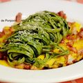 Linguine au pesto de pissenlit sur un lit d'omelette