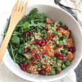Salade de quinoa, patate douce rôtie et petits pois