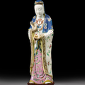 Importante statue de Guanyin en porcelaine famille rose, Chine, Dynastie Qing, Époque Jiaqing (1796-1820), XIXème siècle