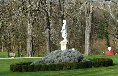 statue du chateau de Nieuil en charente,