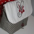 Pochette au monogramme