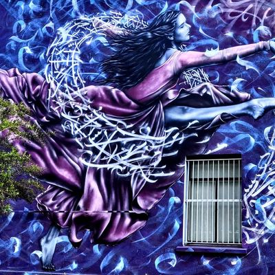 AUTEUR : SNEK / NOM DE L'OEUVRE : DANSE TA VIE / LIEU : 2 PLACE DU 8 FEVRIER 1962, 38400 ST MARTIN D'HERES / DATE : 2018