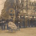 Quid de la date de ce cliché (CPhoto) & de l’objet de cette cérémonie au cimetière des Mobiles de Belfort ?