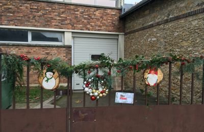 LES ENFANTS D'ABORD DÉCORENT L'ÉCOLE AUX COULEURS DE NOËL ...