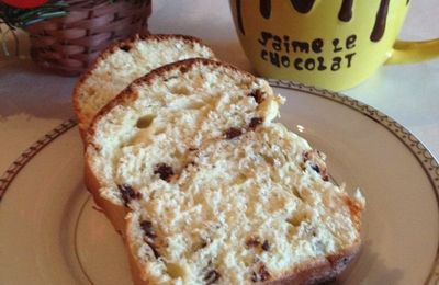 BRIOCHE MOELLEUSE A LA PUREE D'AMANDES ET AUX PEPITES DE CHOCOLAT NOIR