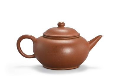 A Yixing red stoneware teapot, Gongju mark, Qing dynasty, 19th century