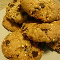 Cookies pépites de chocolat, quinoa soufflé et éclats de noix de macadamia caramélisées
