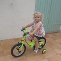 Fanny a eu son premier vélo!!