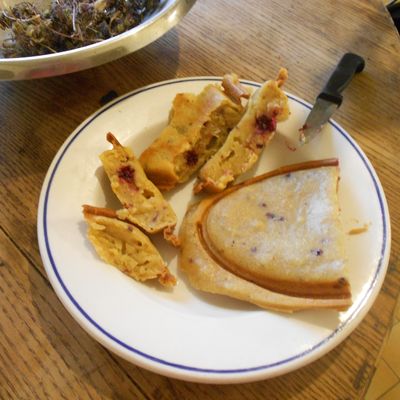 Cake aux mûres et au lamier pourpre