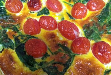 Quiche aux épinards, tomates et poulet