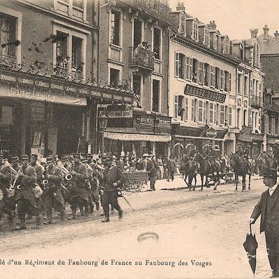 Quid de la date de ces clichés d’une colonne importante de militaires dans le faubourg de France à Belfort ?