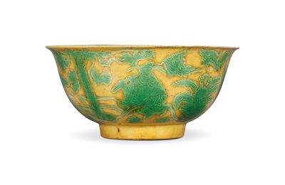 A rare yellow-ground green-enamelled incised 'Daoist figures' bowl, Jiajing six-character mark in underglaze blue and of the period (1522-1566)
