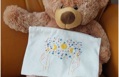 Pochette lune étoilée ou le féminin sacré
