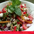 Salade Grecque aux pois chiches, féta, tomates et poivrons