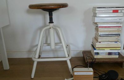 Le petit tabouret blanc