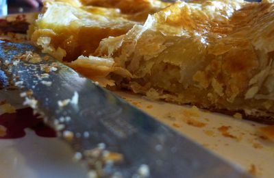 Galette des rois à la crème d'amande, jus de mandarine, oranges et cédrats confits