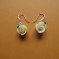 boucles d'oreilles : rose jaune