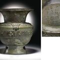 An important and rare bronze ritual wine vessel, zun. Early Shang Dynasty, Zhengzhou phase, 14-13ème siècle avant JC.