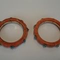 Deux bracelets en corail à inclusion de petites pierres. Début du XXe s. 
