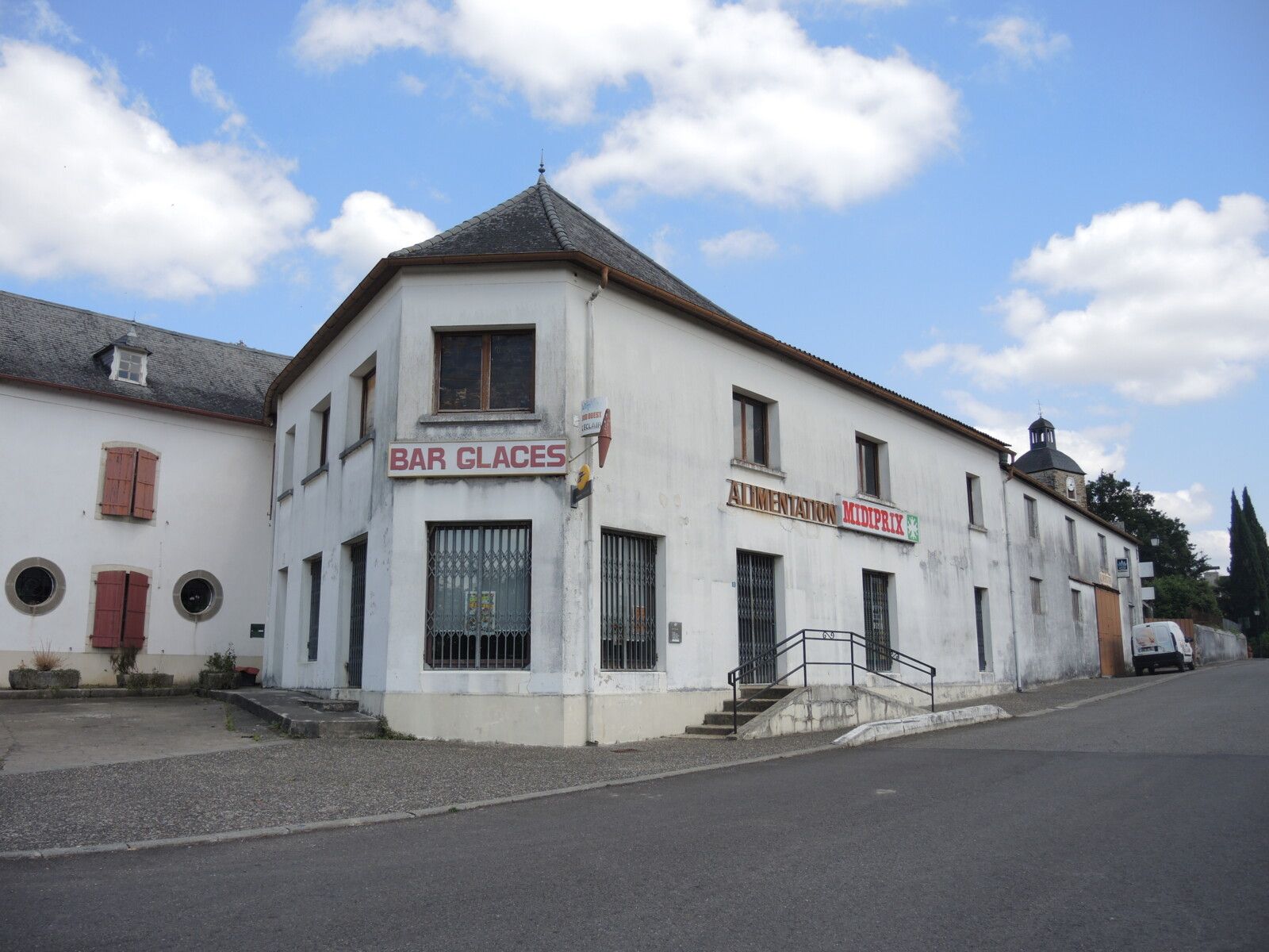 Saint-Goin, bar-glace (64)