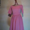 R626 : Robe rose 50's Taille 36