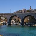 le vallon des auffes vu du bateau pour les iles du frioul