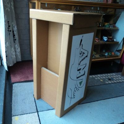 tabouret et comptoir en carton