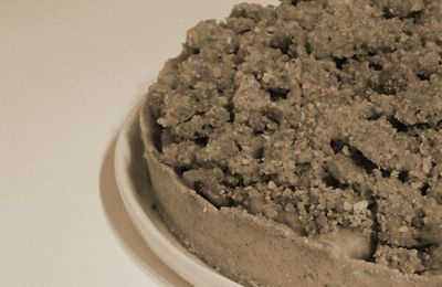 Tarte crumble pomme, noix et noisette