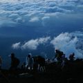 Le Fuji-san au milieu des nuages