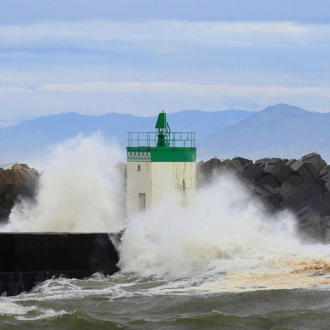 Tarnos, embouchure de l'Adour, balise et vagues, janvier 2025, insta (40)