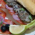 HAMBURGER AUX GALETTES DE SARDINES FRAÎCHES A LA PLANCHA