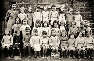 GLAGEON - Ecole Maternelle 1947 ***