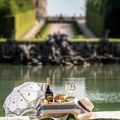 Déjeuner sur l'herbe pour un pique-nique chic au Château de Versailles