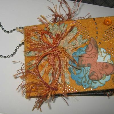 Porte-clés scrap fait avec un petit cartonnage et