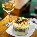 Verrine au boudin noir, pommes de terre, oignons et pommes 