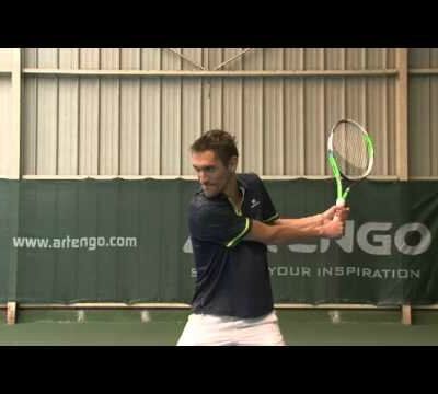 Revers à deux mains, explication en video avec Nicolas Escudé 