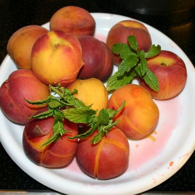 Confiture de pêches à la menthe