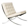 Ludwig Mies van der Rohe - Ed. KNOLL - circa 1980. Fauteuil BARCELONA en métal chromé et cuir blanc.