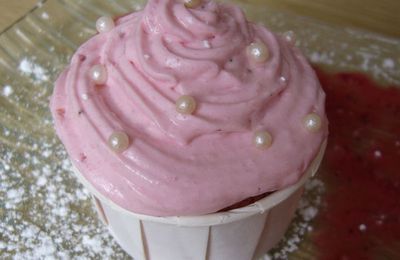 Cupcake à la rose et ganache montée à la fraise