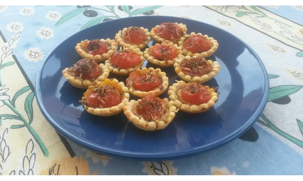 MINI TARTELETTES AUX TOMATES CERISES