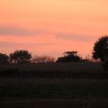 Tracteur et coucher de soleil version 2012...