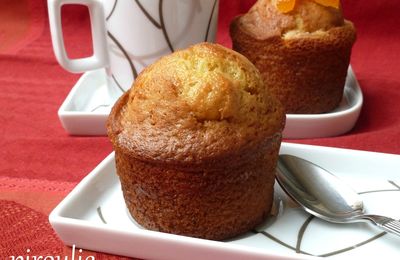 Cake et muffins moelleux au jus d'orange avec des orangettes