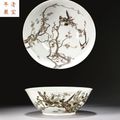 Grand Bol en porcelaine de la Famille Rose. Chine, Dynastie Qing, Marque à six caractères et époque Xuantong