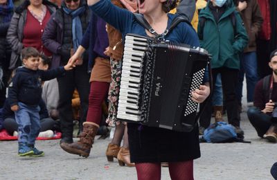 Colectiva ! sur la place de la Mairie le 5 mars 2022 (2)