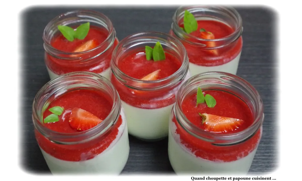 PANNA COTTA A LA VANILLE, COULIS DE FRAISE AU BASILIC